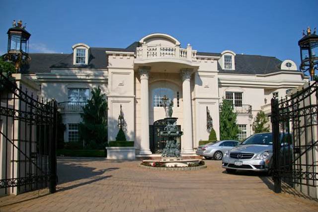 Photograph of the Todt Hill home once owned by Paul Castellano from New York Daily Photo
